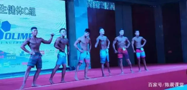 22岁南充小伙秀身材,大胸肌和八块腹肌亮了! 22岁南充小伙秀身材,大胸肌和八块腹肌亮了!
