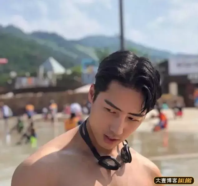 看到这位可爱又壮壮的韩国模特,我又可以了! 看到这位可爱又壮壮的韩国模特,我又可以了!