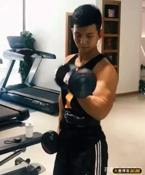 死肥宅爱上撸铁后:健身就是我的事业! 死肥宅爱上撸铁后:健身就是我的事业!