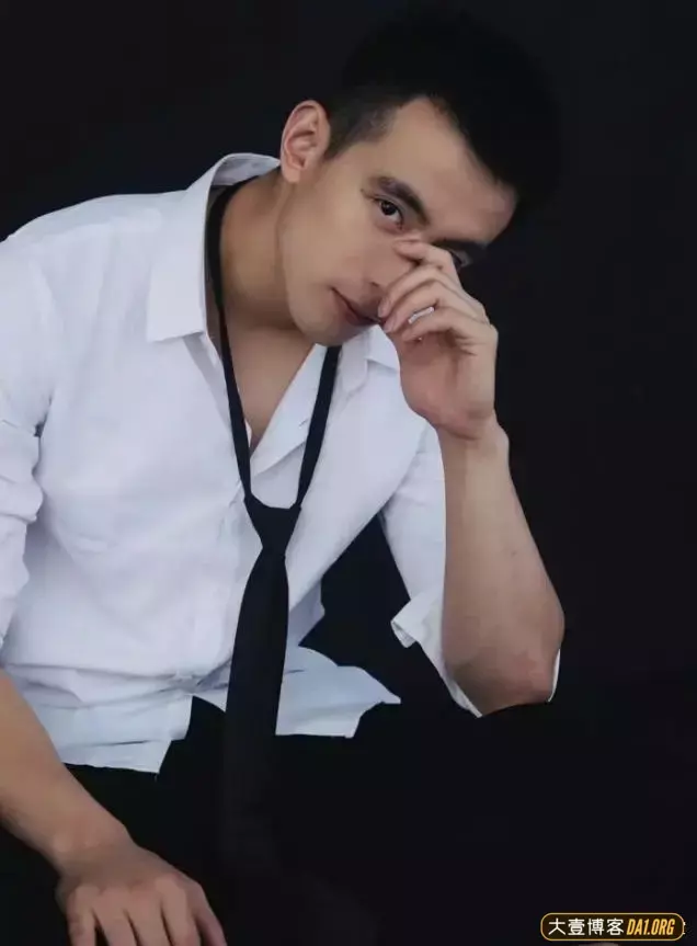 看到男篮赵继伟躺在病床上的样子,真的很想免费去做他的陪护呀! 看到男篮赵继伟躺在病床上的样子,真的很想免费去做他的陪护呀!