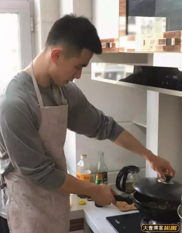 看到男篮赵继伟躺在病床上的样子,真的很想免费去做他的陪护呀! 看到男篮赵继伟躺在病床上的样子,真的很想免费去做他的陪护呀!