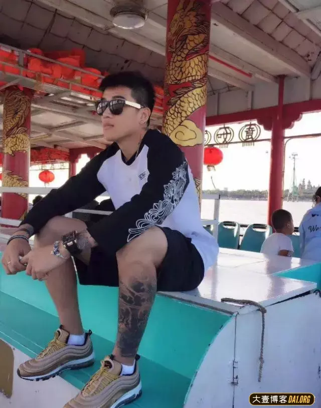 国家队的冰球少年,私下里放荡不羁,赛场上秒变铁血男子汉! 国家队的冰球少年,私下里放荡不羁,赛场上秒变铁血男子汉!