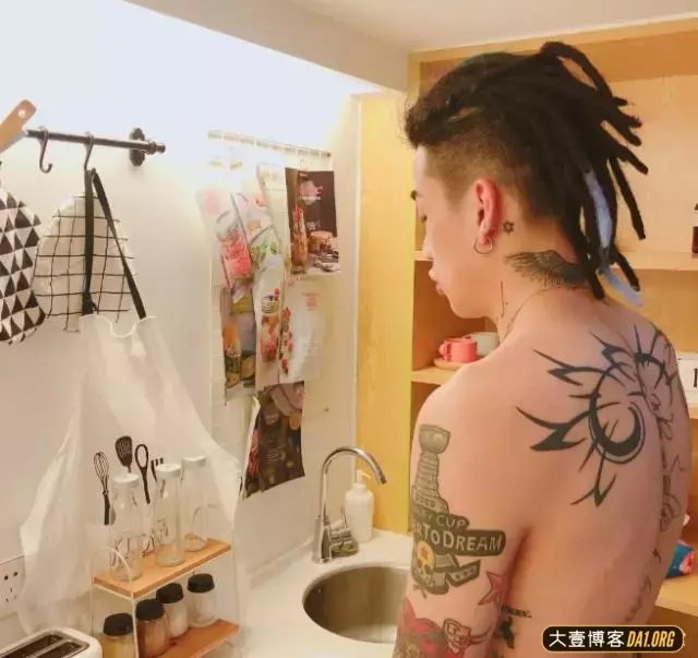 国家队的冰球少年,私下里放荡不羁,赛场上秒变铁血男子汉! 国家队的冰球少年,私下里放荡不羁,赛场上秒变铁血男子汉!