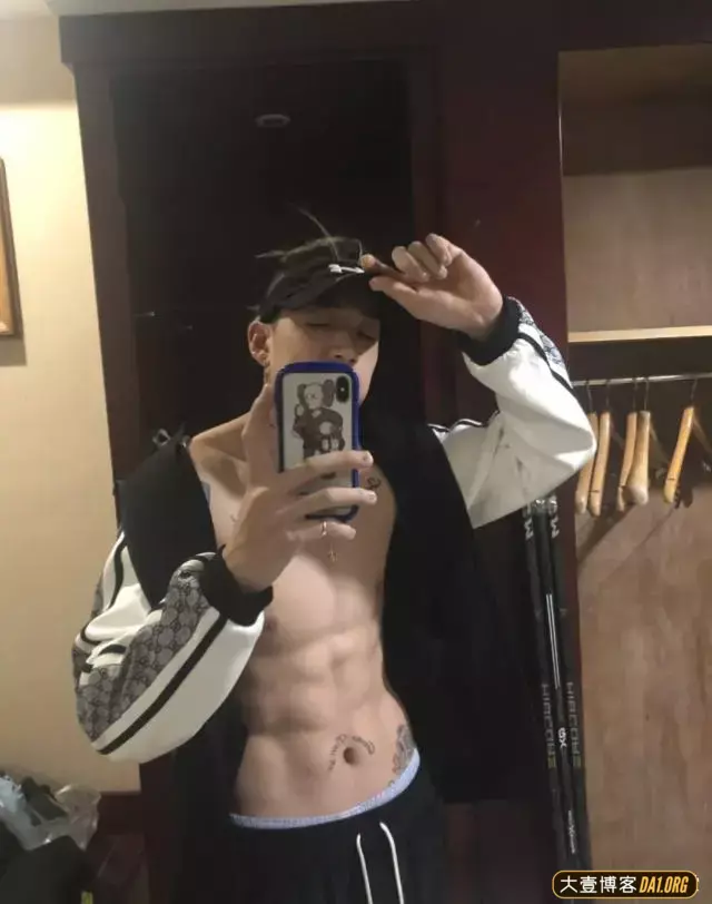 国家队的冰球少年,私下里放荡不羁,赛场上秒变铁血男子汉! 国家队的冰球少年,私下里放荡不羁,赛场上秒变铁血男子汉!