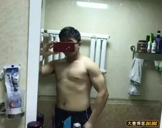 北京小伙健身:趁着梦想还有温度,抓紧时间去奋斗! 北京小伙健身:趁着梦想还有温度,抓紧时间去奋斗!