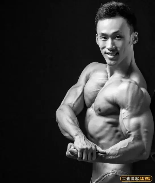 吉林小伙健身,十年时间练就一身筋肉,这身材绝了! 吉林小伙健身,十年时间练就一身筋肉,这身材绝了!