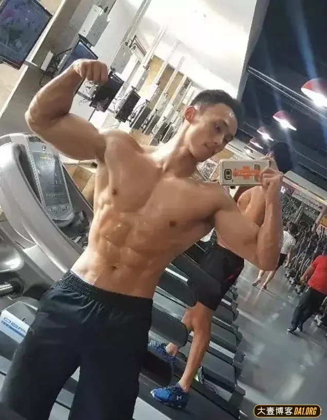 吉林小伙健身,十年时间练就一身筋肉,这身材绝了! 吉林小伙健身,十年时间练就一身筋肉,这身材绝了!