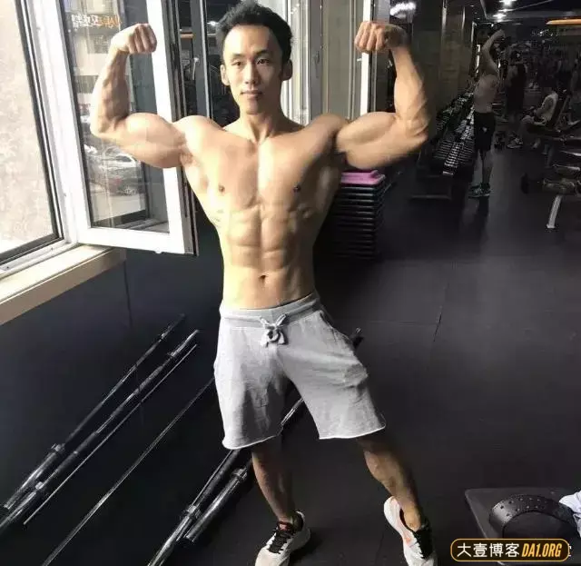 吉林小伙健身,十年时间练就一身筋肉,这身材绝了! 吉林小伙健身,十年时间练就一身筋肉,这身材绝了!
