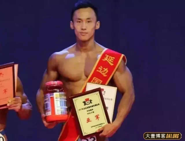 吉林小伙健身,十年时间练就一身筋肉,这身材绝了! 吉林小伙健身,十年时间练就一身筋肉,这身材绝了!
