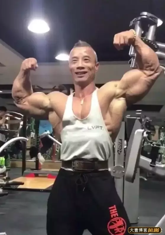 51岁大佬健身:活到老,练到老!这身材真让人羡慕! 51岁大佬健身:活到老,练到老!这身材真让人羡慕!