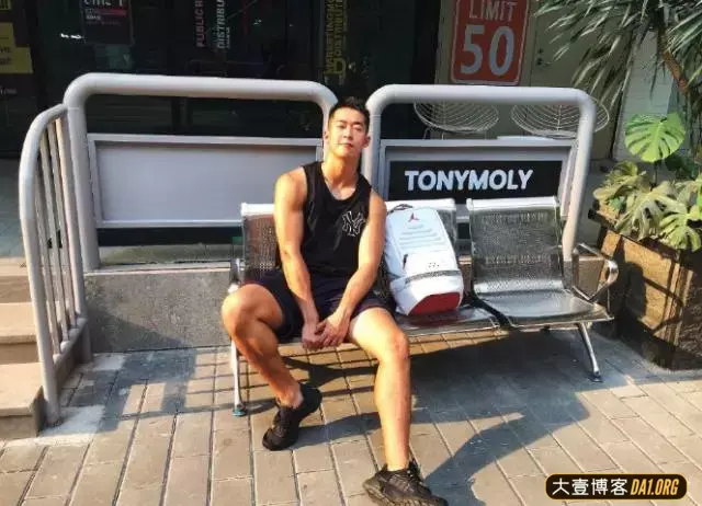 气质文艺又绅士的大鼻子黄轩演绎高燃硬汉!穿起制服真有实力! 气质文艺又绅士的大鼻子黄轩演绎高燃硬汉!穿起制服真有实力!