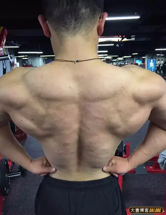 江苏教师结缘健美运动,这身肌肉帅炸了! 江苏教师结缘健美运动,这身肌肉帅炸了!