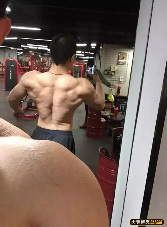 江苏教师结缘健美运动,这身肌肉帅炸了! 江苏教师结缘健美运动,这身肌肉帅炸了!