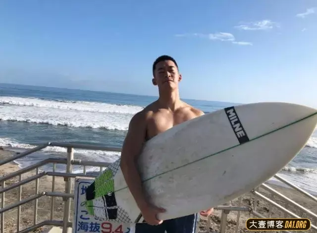 1米92的篮球体育生,肌肉线条充满爆发力,看起来安全又可靠! 1米92的篮球体育生,肌肉线条充满爆发力,看起来安全又可靠!