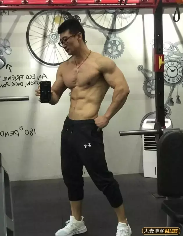 河北小伙健身心得:给自己一个前行的动力,坚持就能成功! 河北小伙健身心得:给自己一个前行的动力,坚持就能成功!