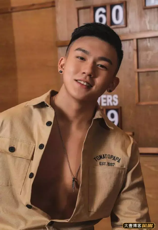 双11肌肉男模们上演性感大戏,看看你最想把哪个带走? 双11肌肉男模们上演性感大戏,看看你最想把哪个带走?