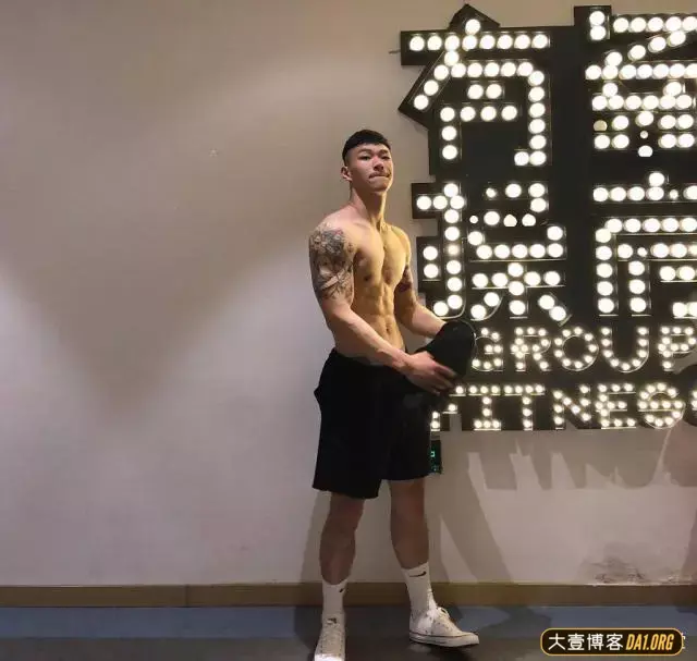 双11肌肉男模们上演性感大戏,看看你最想把哪个带走? 双11肌肉男模们上演性感大戏,看看你最想把哪个带走?