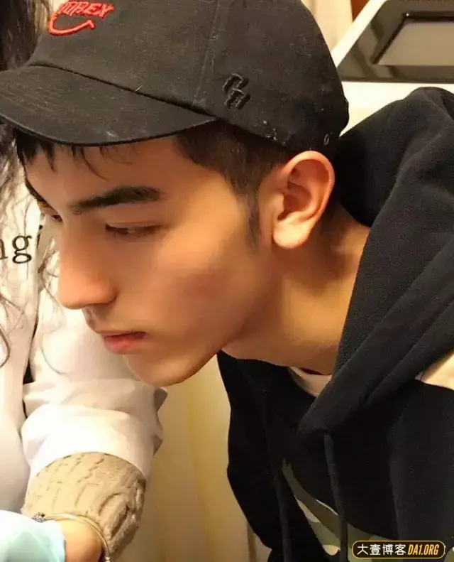 你见过的素人帅哥大赛火了!99%的人都爱最后这位吧! 你见过的素人帅哥大赛火了!99%的人都爱最后这位吧!