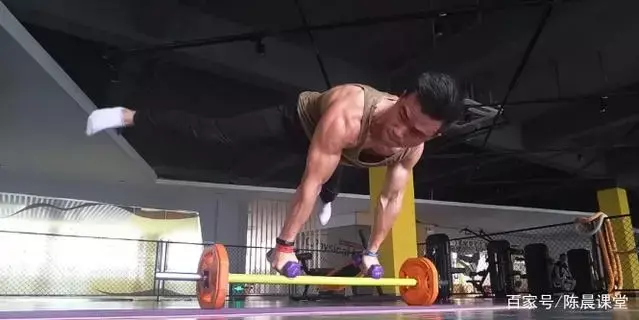 迷恋街头健身的湖北小伙:相信自己的付出总会得到回报! 迷恋街头健身的湖北小伙:相信自己的付出总会得到回报!
