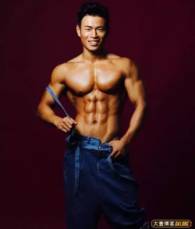 90后健体运动员:健身是一种积极的生活态度! 90后健体运动员:健身是一种积极的生活态度!