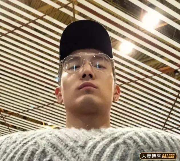 盛一伦的胸肌已经变这么大了!哥哥这是要练成浩克吗? 盛一伦的胸肌已经变这么大了!哥哥这是要练成浩克吗?
