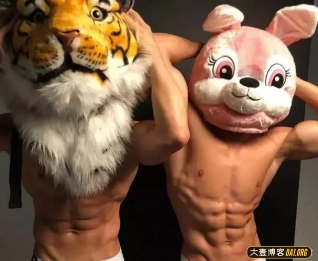 万圣节装扮已经被肌肉男们玩坏了~ 万圣节装扮已经被肌肉男们玩坏了~