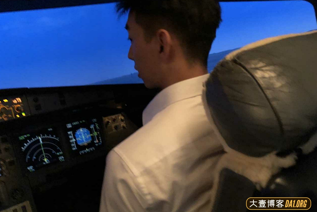 盘点那些高大帅气的制服空少们，好想和他们一起在天上飞呀！-大壹博客