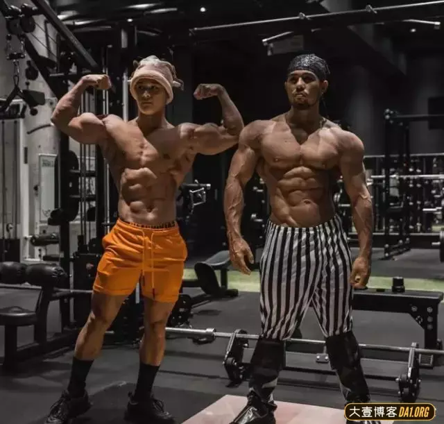 万圣节装扮已经被肌肉男们玩坏了~ 万圣节装扮已经被肌肉男们玩坏了~
