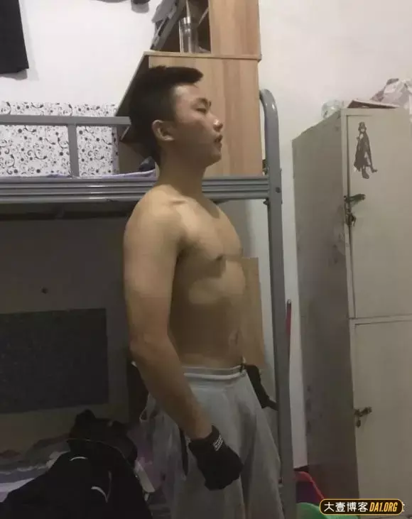不要在意别人的眼光,坚持你认为对的,做你自己想做的! 不要在意别人的眼光,坚持你认为对的,做你自己想做的!