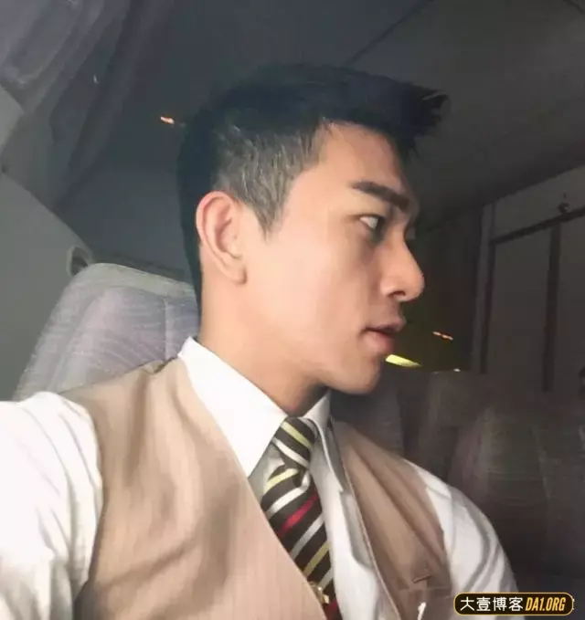盘点那些高大帅气的制服空少们,好想和他们一起在天上飞呀! 盘点那些高大帅气的制服空少们,好想和他们一起在天上飞呀!