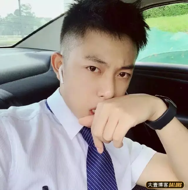 盘点那些高大帅气的制服空少们,好想和他们一起在天上飞呀! 盘点那些高大帅气的制服空少们,好想和他们一起在天上飞呀!