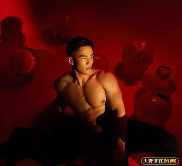 台湾健身教练黃欣元又拍新硬照写真,这身材无论看多少遍都不会腻 台湾健身教练黃欣元又拍新硬照写真,这身材无论看多少遍都不会腻
