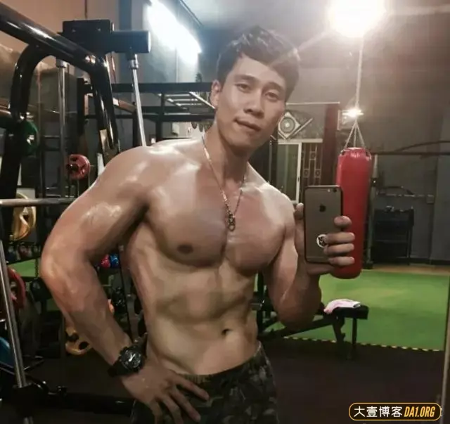 从瘦小青年到健身创始人,坚持就会成功! 从瘦小青年到健身创始人,坚持就会成功!