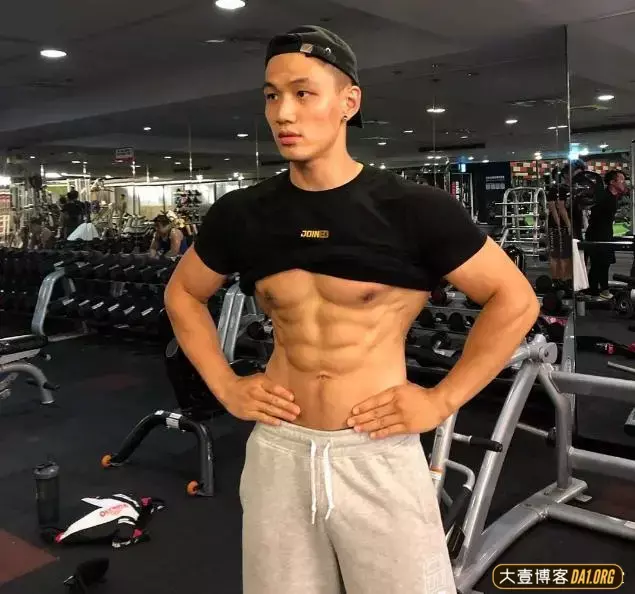 台湾健身教练黃欣元又拍新硬照写真,这身材无论看多少遍都不会腻 台湾健身教练黃欣元又拍新硬照写真,这身材无论看多少遍都不会腻