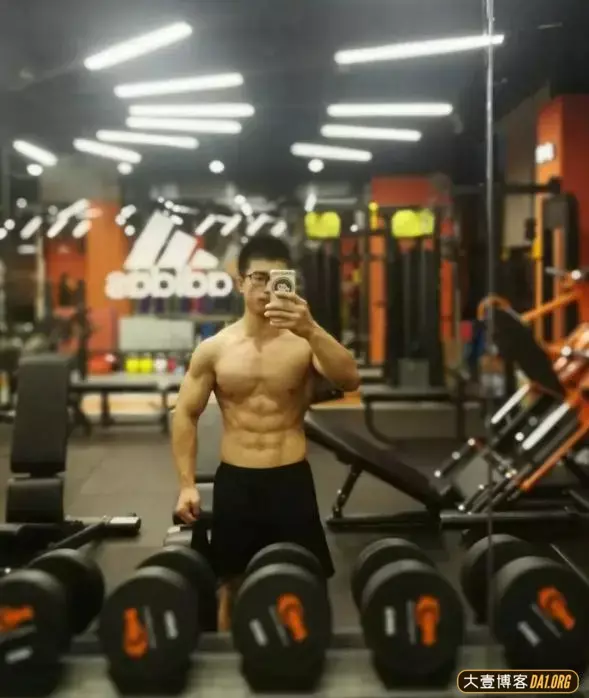 专职健身教练:既然选择开始,不要让自己后悔! 专职健身教练:既然选择开始,不要让自己后悔!