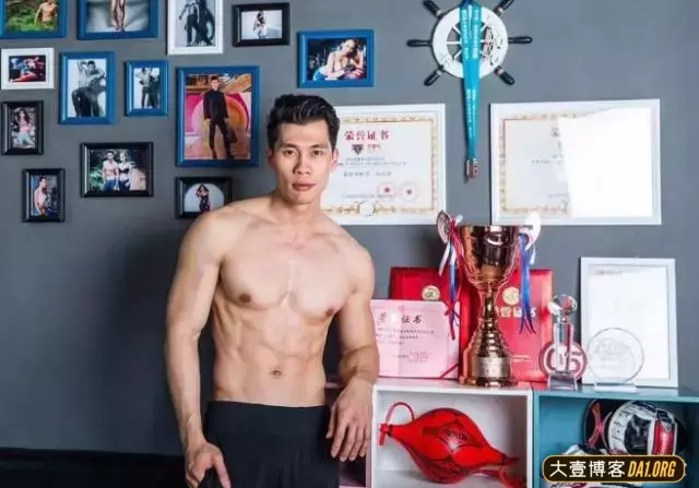 从瘦小青年到健身创始人,坚持就会成功! 从瘦小青年到健身创始人,坚持就会成功!