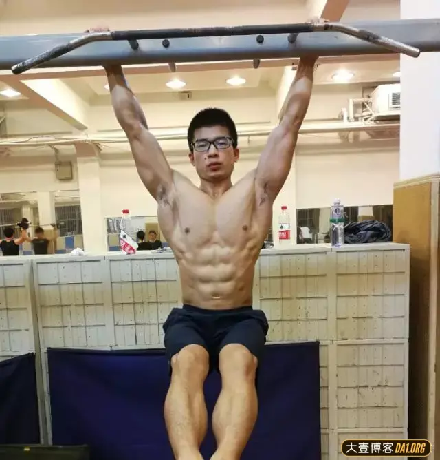 专职健身教练:既然选择开始,不要让自己后悔! 专职健身教练:既然选择开始,不要让自己后悔!