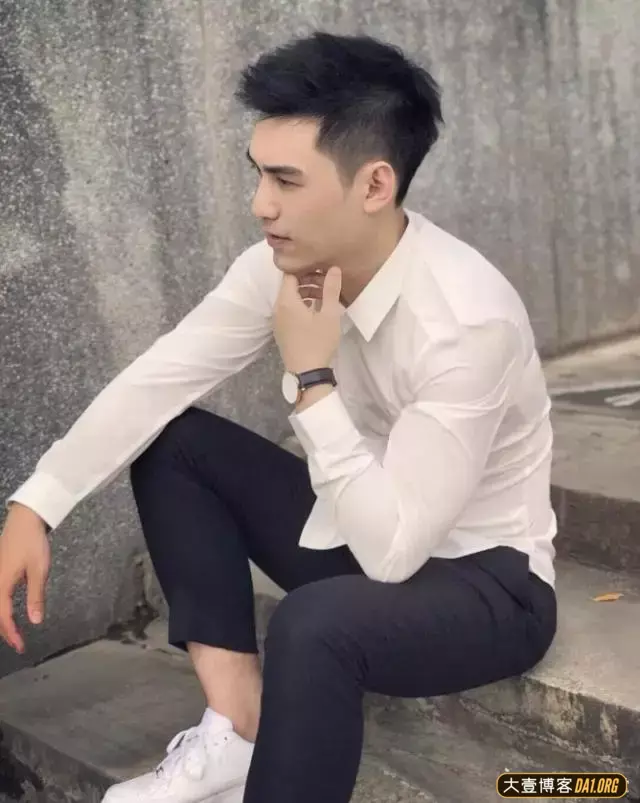 撞脸钟汉良的地铁小帅哥:气质干净,长相清爽不油腻 撞脸钟汉良的地铁小帅哥:气质干净,长相清爽不油腻