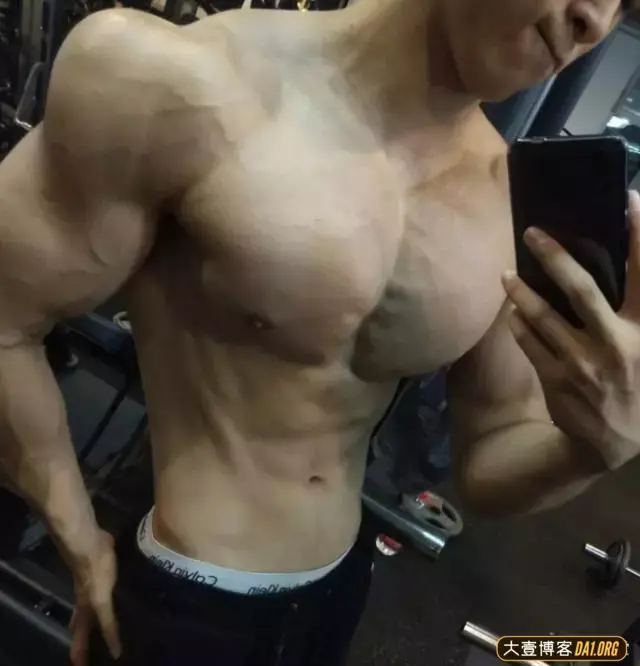 健身没有捷径,要脚踏实地,一步一个脚印的进步! 健身没有捷径,要脚踏实地,一步一个脚印的进步!
