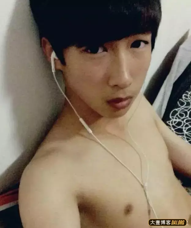健身没有捷径,要脚踏实地,一步一个脚印的进步! 健身没有捷径,要脚踏实地,一步一个脚印的进步!