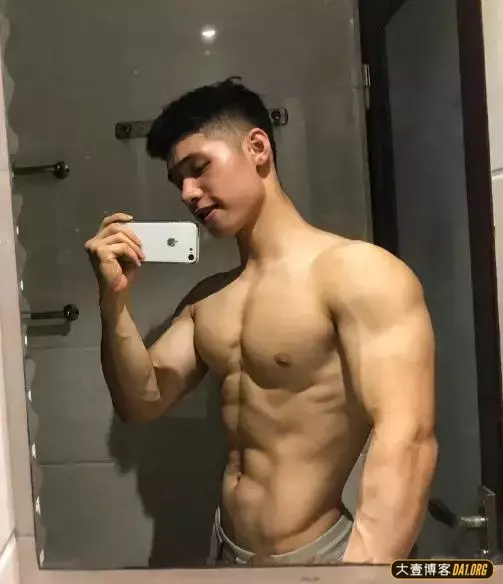 00后单眼皮精壮肌肉学弟:每一处肌肉都刚刚好,真的太喜欢啦 00后单眼皮精壮肌肉学弟:每一处肌肉都刚刚好,真的太喜欢啦