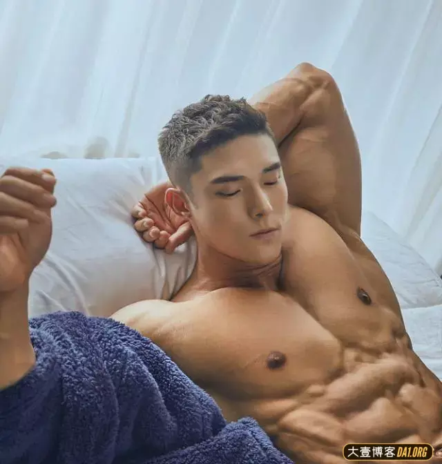 韩国健身男模申正镇:肌肉线条分明,简直就是行走的艺术品! 韩国健身男模申正镇:肌肉线条分明,简直就是行走的艺术品!