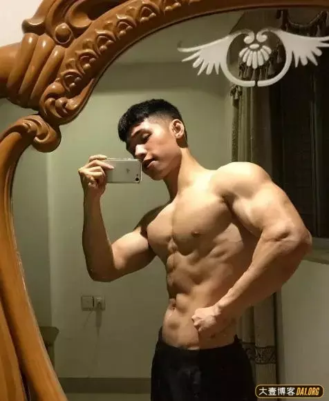 00后单眼皮精壮肌肉学弟:每一处肌肉都刚刚好,真的太喜欢啦 00后单眼皮精壮肌肉学弟:每一处肌肉都刚刚好,真的太喜欢啦