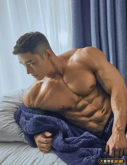 韩国健身男模申正镇:肌肉线条分明,简直就是行走的艺术品! 韩国健身男模申正镇:肌肉线条分明,简直就是行走的艺术品!