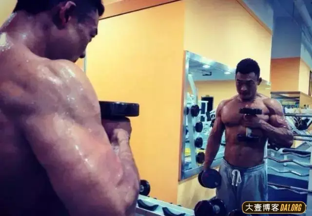 因为一张写真,他从胖子逆袭成筋肉男! 因为一张写真,他从胖子逆袭成筋肉男!