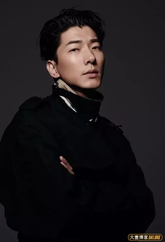 男模张亮个人资料,张亮泳装写真大方演绎不羁风格 男模张亮个人资料,张亮泳装写真大方演绎不羁风格