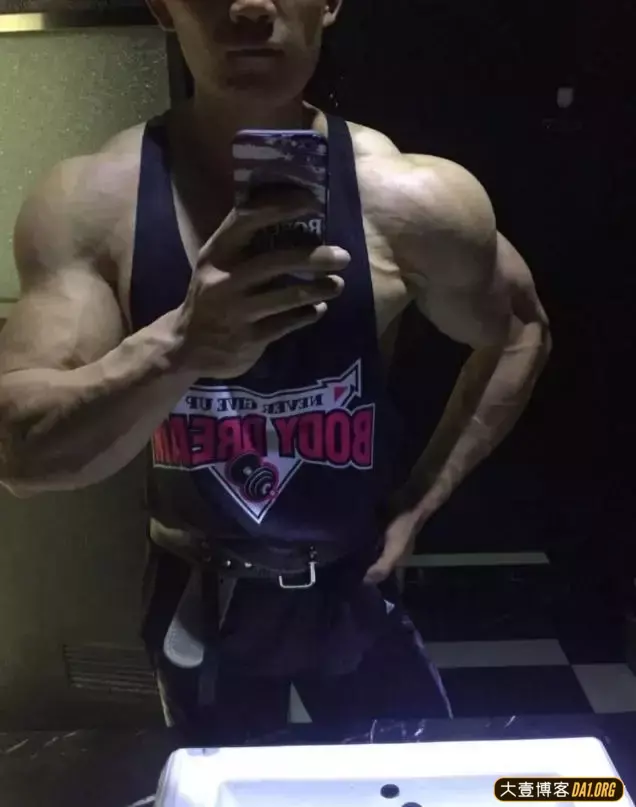 90后吉林小伙:受施瓦辛格电影的影响,变身筋肉男! 90后吉林小伙:受施瓦辛格电影的影响,变身筋肉男!