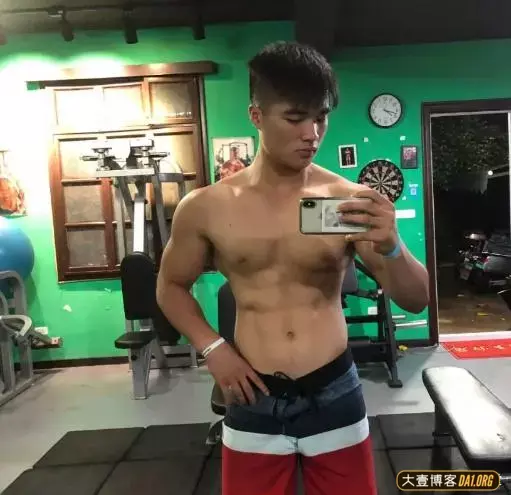 00后温州小伙:想要别人认可自己,首先自己要认可自己! 00后温州小伙:想要别人认可自己,首先自己要认可自己!