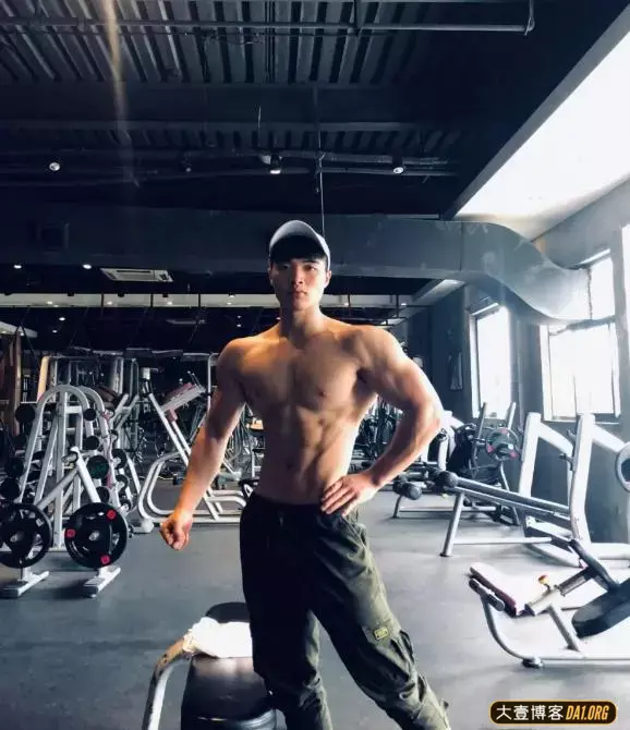 00后温州小伙:想要别人认可自己,首先自己要认可自己! 00后温州小伙:想要别人认可自己,首先自己要认可自己!