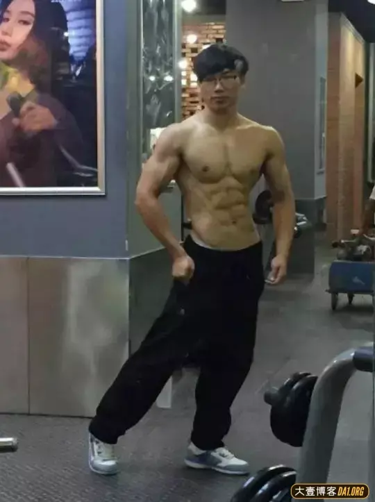00后温州小伙:想要别人认可自己,首先自己要认可自己! 00后温州小伙:想要别人认可自己,首先自己要认可自己!